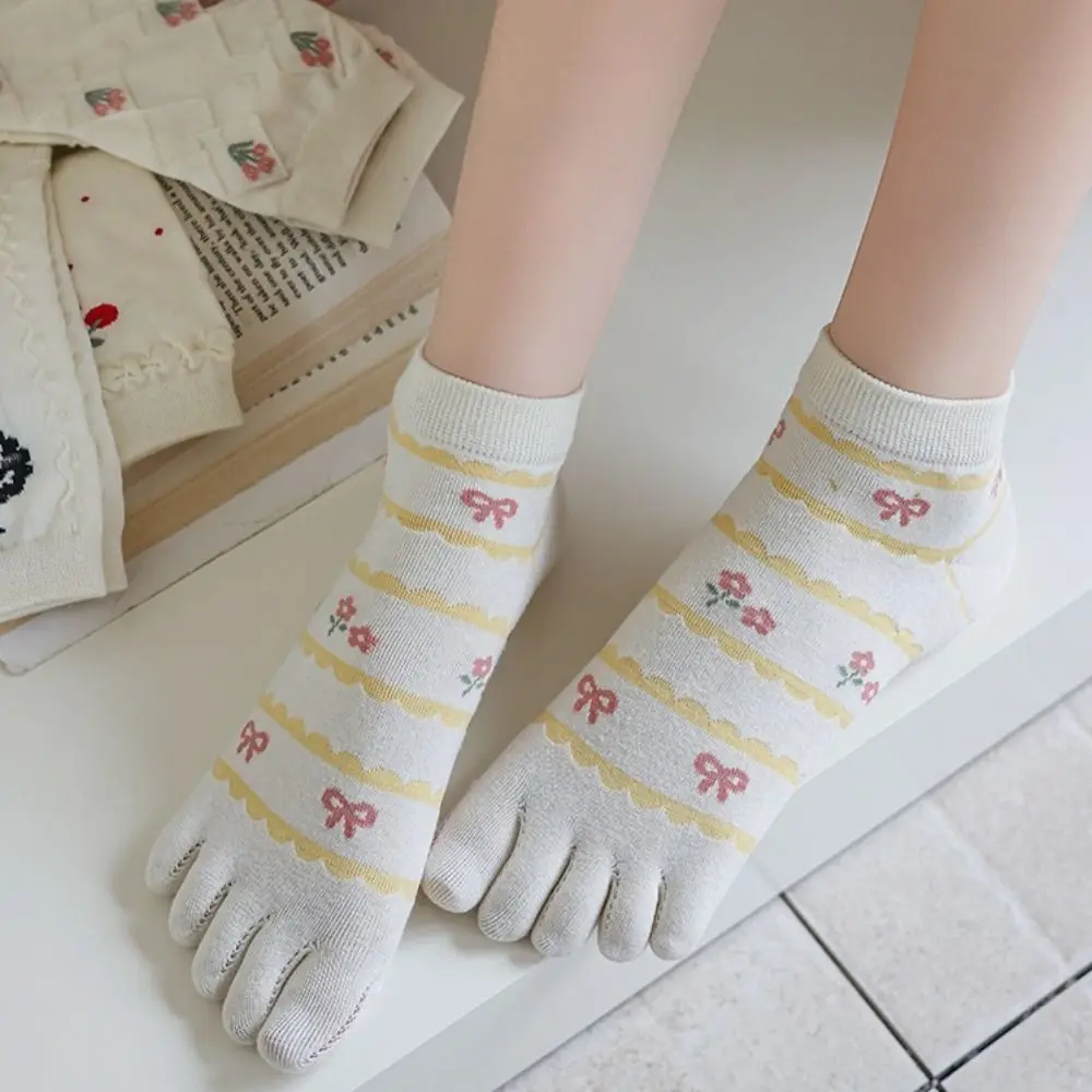 

2Pairs Elastic Heart Cotton Toe Socks Sweet Flower Bow Toe Separated Socks Jacquard Hosiery Boat Tube Socks Women Summer