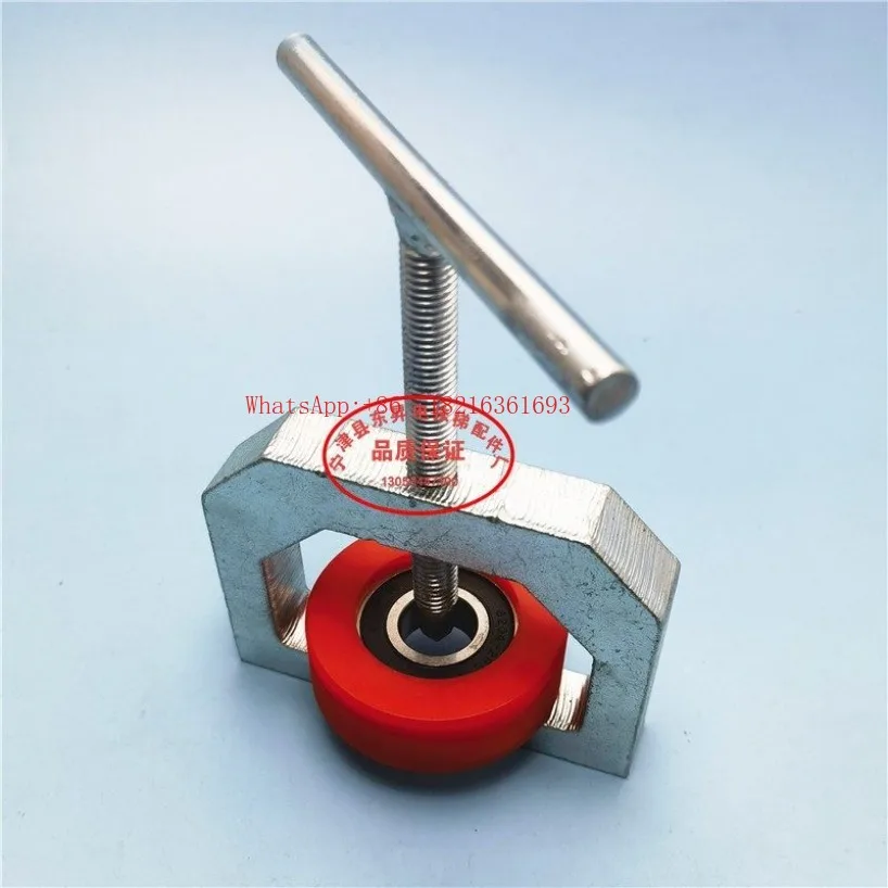 Step wheel remover, universal maintenance tool