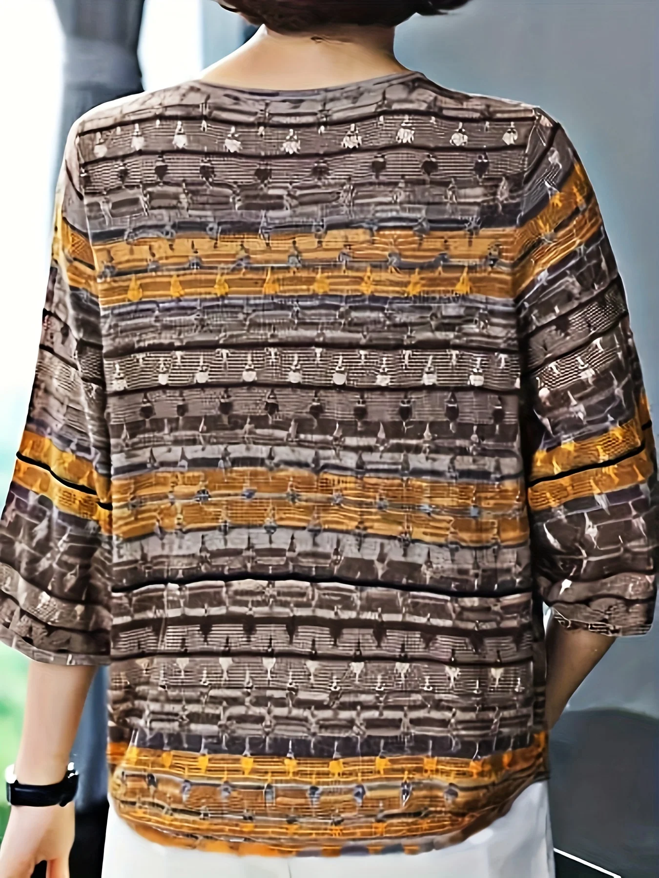 Retro printed striped round neck T-shirt, loose flesh blocking contrasting geometric pattern women's top
