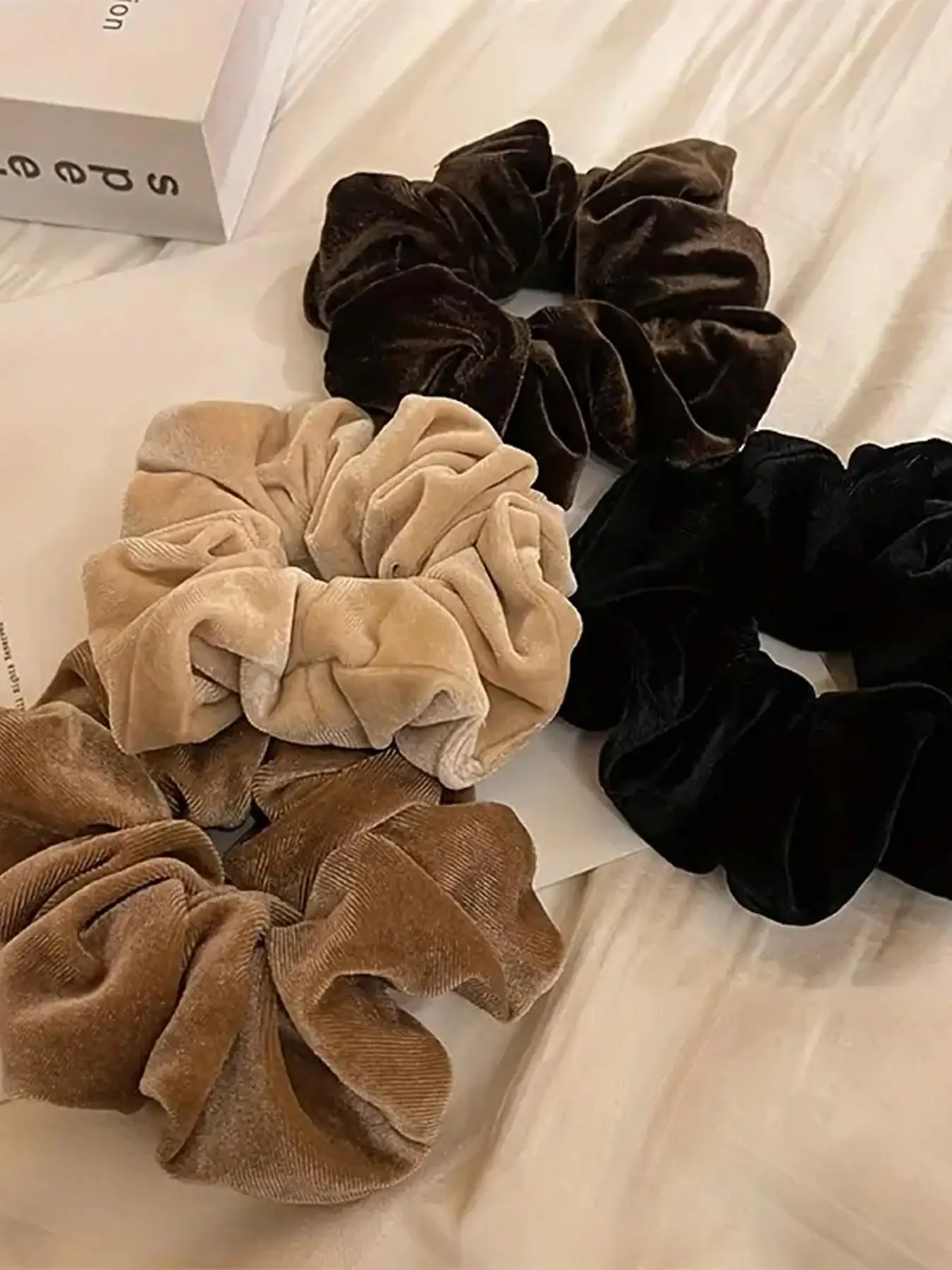 4pcs Women Hair Tie Soft Headwear Large Elastic Rubber Hair Rope Vintage Velvet Scrunchie Girl Ponytail Holder Hair Accessories