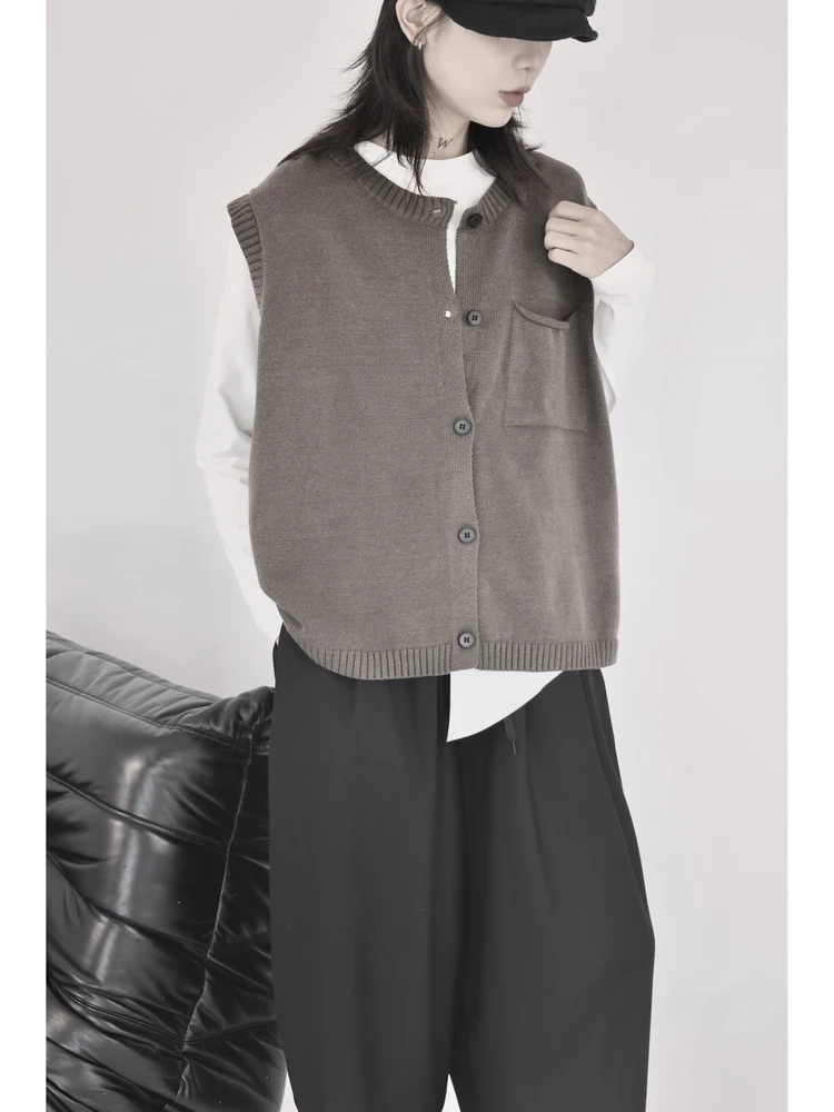 Dark Autumn  Design Knitted Vest Women's Simple Loose Trendy Single Button Sleeveless round Neck Vest Jacket