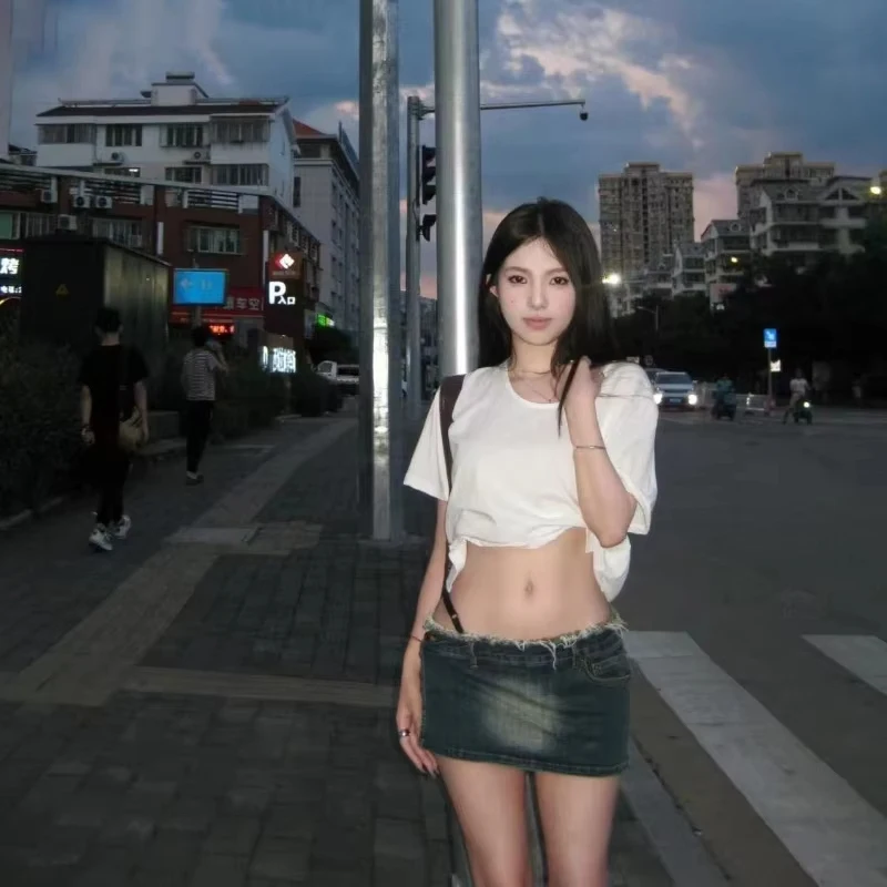 تنورة ضيقة للسيدات 2025 Faldas Mujer De Moda موضة منخفضة الخصر مثيرة Saia موضة كورية Jupe تنانير صيفية صغيرة غير رسمية Y2k