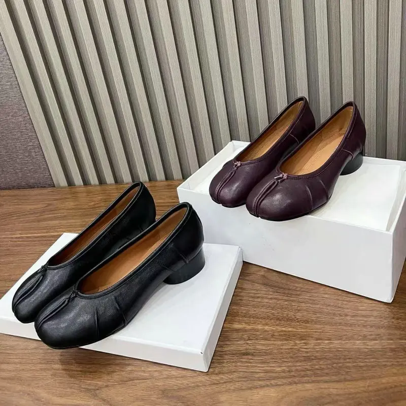 

2025 Spring Summer Microfiber Leather Split Toe Women Pumps Fashion Pleated Designer Low Heeled Soft Soles Loafers Casual Shoes