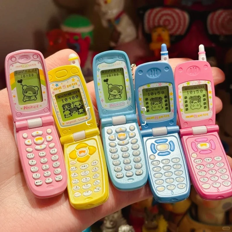 2025 neue Heiße Verkauf Authentische Mini Hamster Retro Flip Telefon Modell Gashapon Miniatur Auf Lager Spielzeug Für Kinder Geburtstag Weihnachten Geschenk