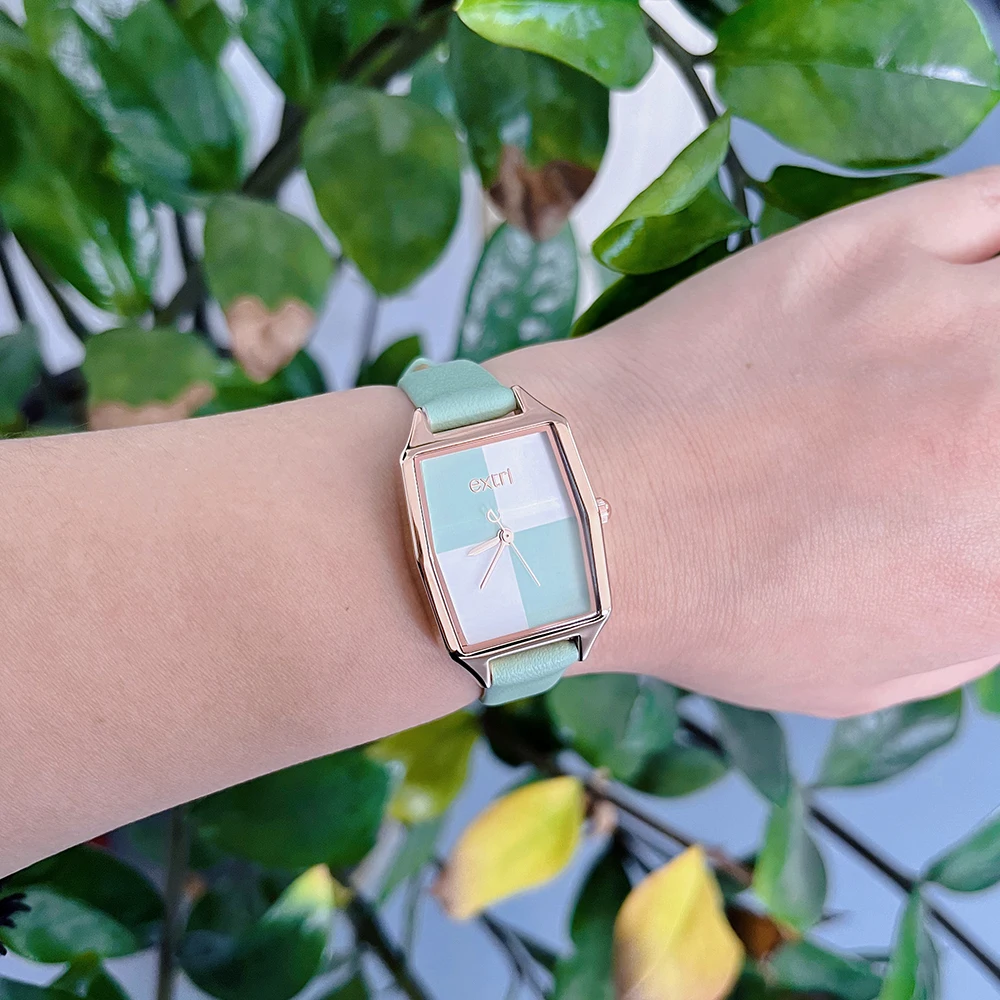 EXtri 2024ใหม่นาฬิกาทรงสี่เหลี่ยมมีเอกลักษณ์สำหรับผู้หญิงนาฬิกาข้อมือกันน้ำสายหนังสีทองกล่องของขวัญคุณภาพสูง