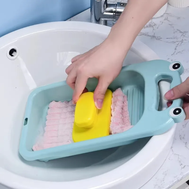 Cute washboard, frog roller type, close-fitting clothing, crocodile washboard household anti-skid hand