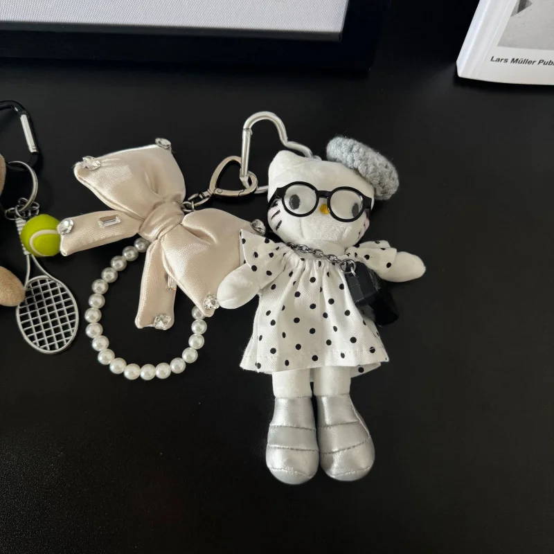 Gorący breloczek do kluczy z pluszową lalką Hello Kitty w panterkę, długie nogi, kawaii, czarna skóra, kot Kt, prezent urodzinowy, puszysta zabawka, zawieszka
