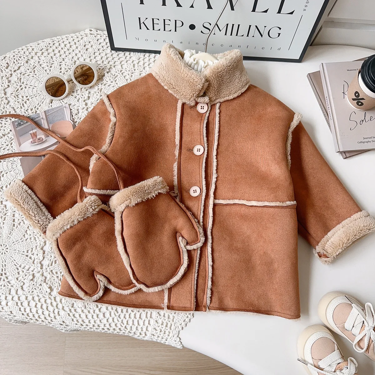 Girl's Retro Style Fleece Lining Coat Winter New Arrival Fashionable Children Baby Fluffy Stand-Up Collar Jacket with Gloves