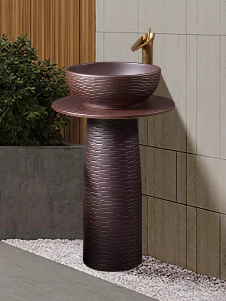 

Уличная керамическая раковина-столик в индустриальном стиле для двора