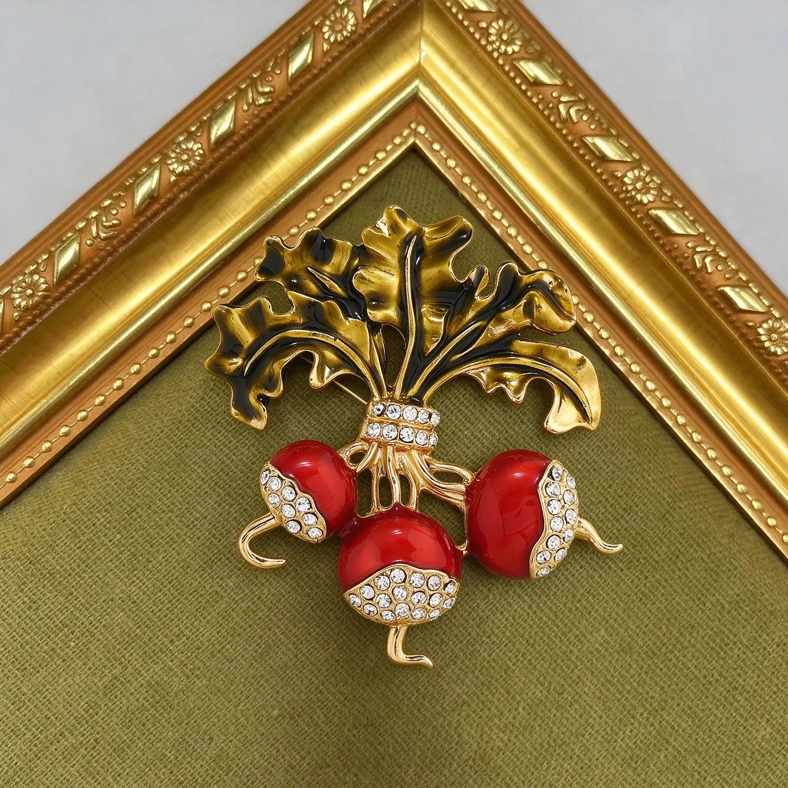 Retro Sweet Corsage Fashionable Rhinestones Poll Shape Brooches Creative Vegetable and Fruit Series Pins, Palace Noble Badges