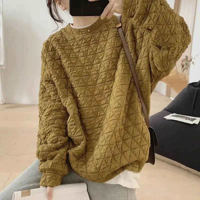 Solid Round Neck Pullover Sweatshirt for Women in Autumn and Winter Loose Quilted Bottoming Shirt for Women Long-sleeved Top