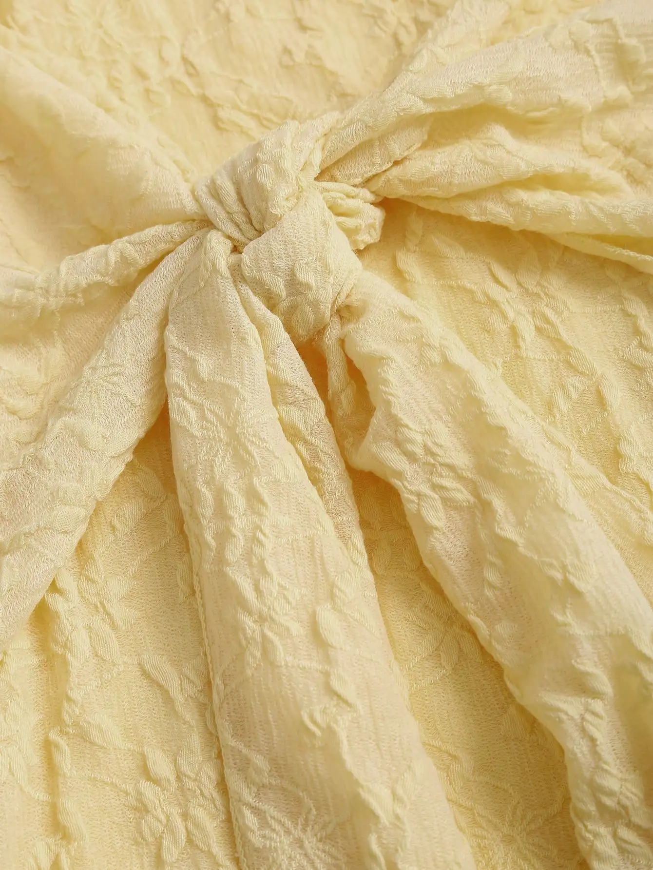 

Однотонное кружевное платье с квадратным вырезом, длинными рукавами и узлом на талии