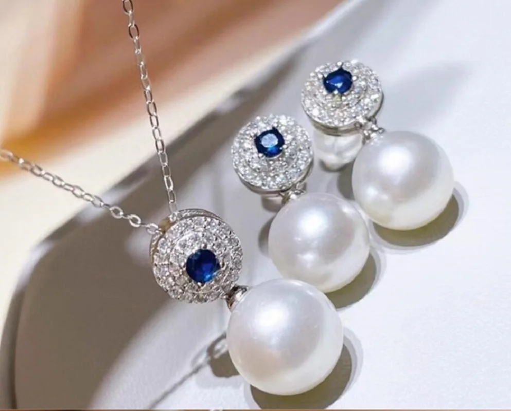 A Set Of 18