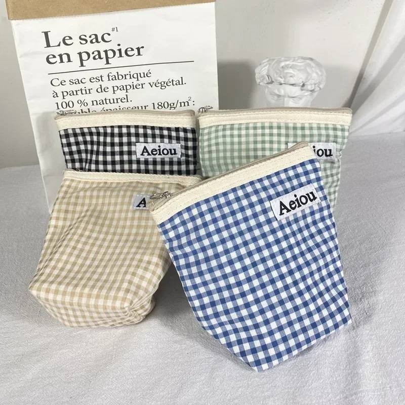 Large Capacity Plaid Fabric Storage Bag Portable Clutch Make Up Pouch Fashion Coin Key Bag Sanitary Napkin Pads Zipper Pouch