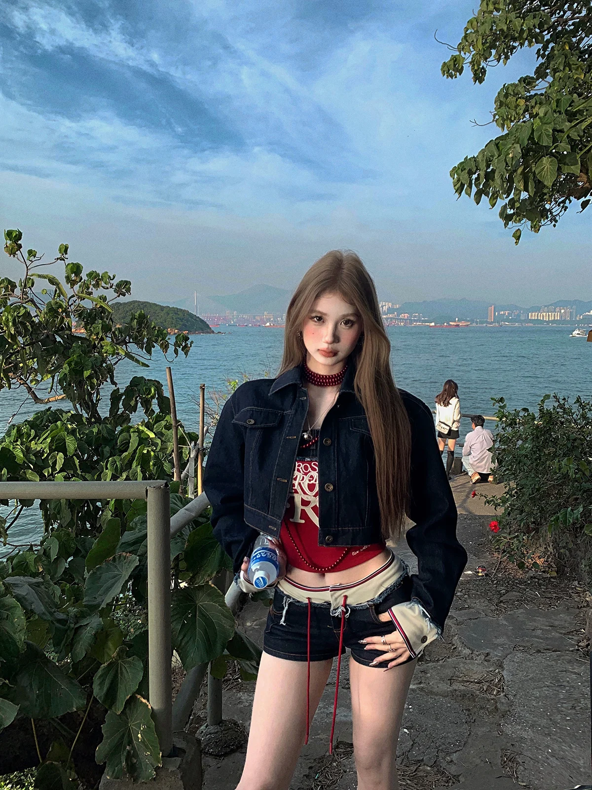 

Tongiiuu винтажный джинсовый жилет с ремешками Heavy Du, повседневный комплект orts, женская осенняя футболка Faion, хлопковая футболка на пуговицах...