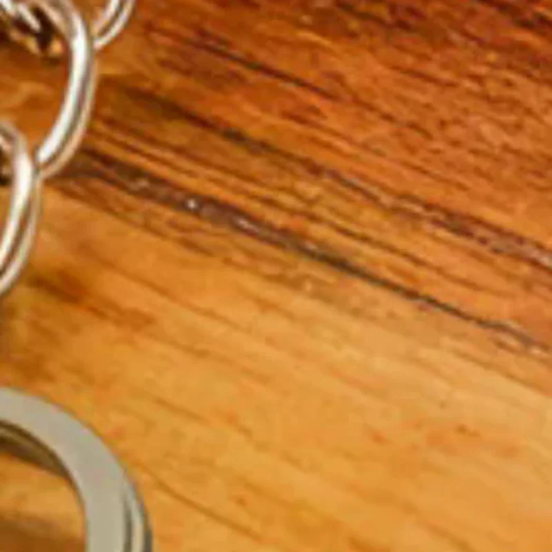 Electric Shock Electric Keyboard Keychain Street Trick Novelty Item Fidget Keychain Shocking Handshake Trick Clicker Toy 1PC