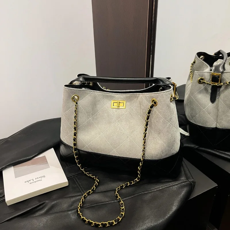 

2025 SS Multi-Way Tote Bag, Chain-Accent Convertible Underarm & Top Handle Purse for Women, Architectural Day to Night Carryall