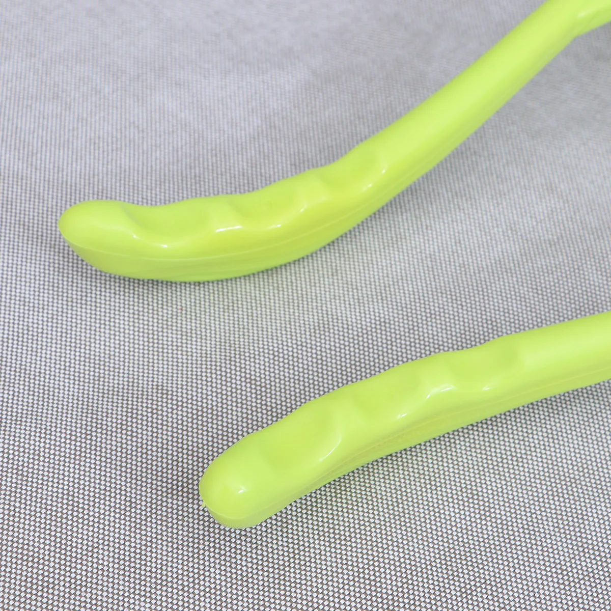 

Ergonomic Handheld Neck and Shoulder Massager Instant Muscle Relief for Trigger Points Portable Therapy for Neck Back Leg Knee