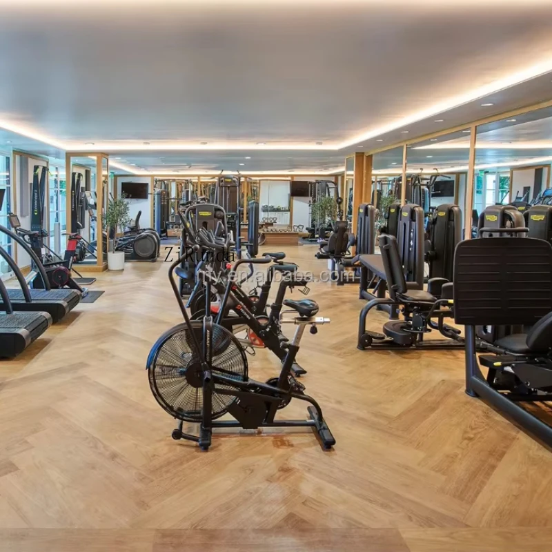 نسخة مخصصة من أرضية خشبية هندسية متعددة الطبقات مصنوعة من خشب البلوط المصقول الطبيعي عالي الجودة