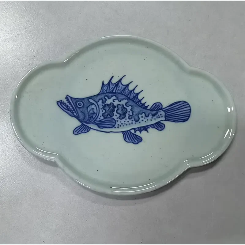 Jingdezhen luxury retro hand-painted blue and white fish pattern environmentally friendly and durable oval ceramic cake tray