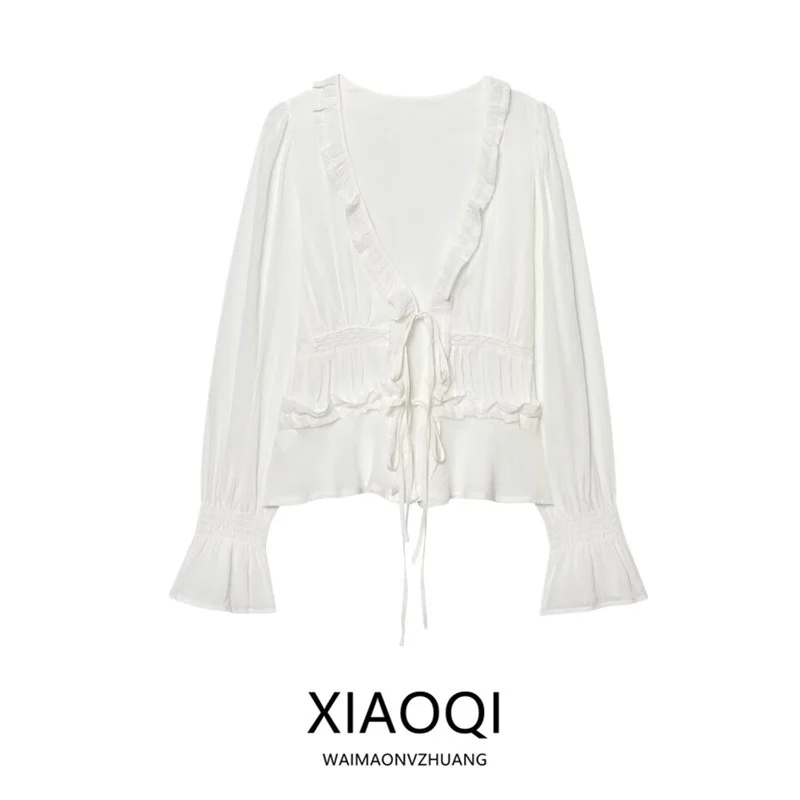 

Весна-Лето 2026: Новая женская блузка с V-образным вырезом, вышивкой, кружевом и многослойным декором, приталенная, с длинными рукавами-колокол