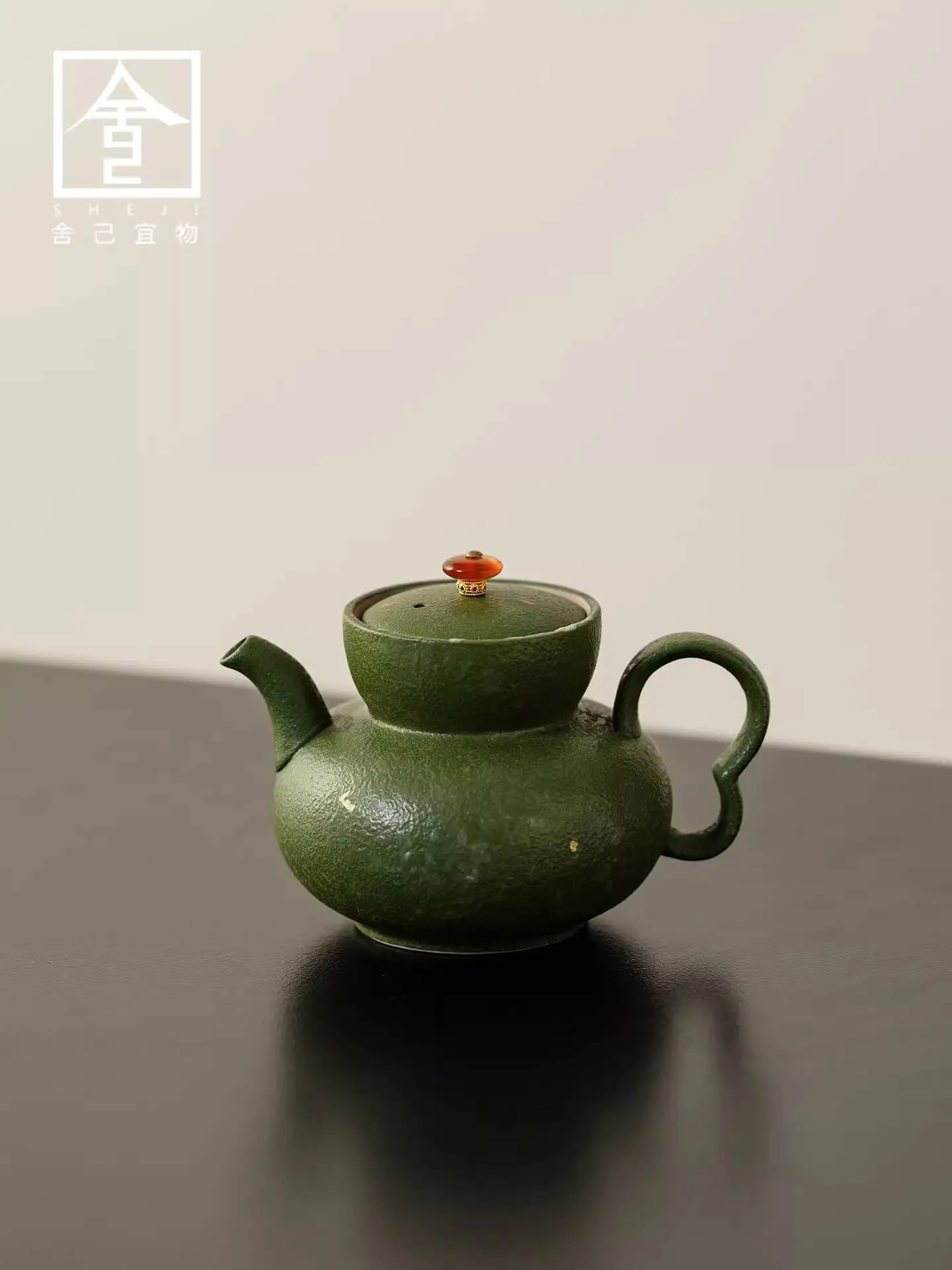 

Легкий роскошный маленький зеленый мандариновый чайник, керамический бытовой набор кунг-фу, высокое эстетическое значение, фильтр с шариковыми отверстиями, ручной