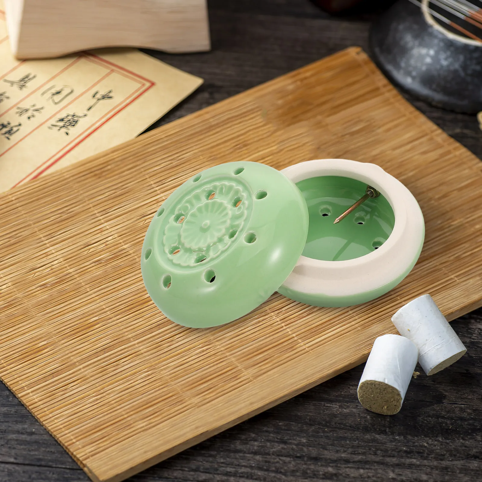 Ceramic Moxibustion Box Portable Compact Anti-Burn Moxa Holder with Design for Relaxation