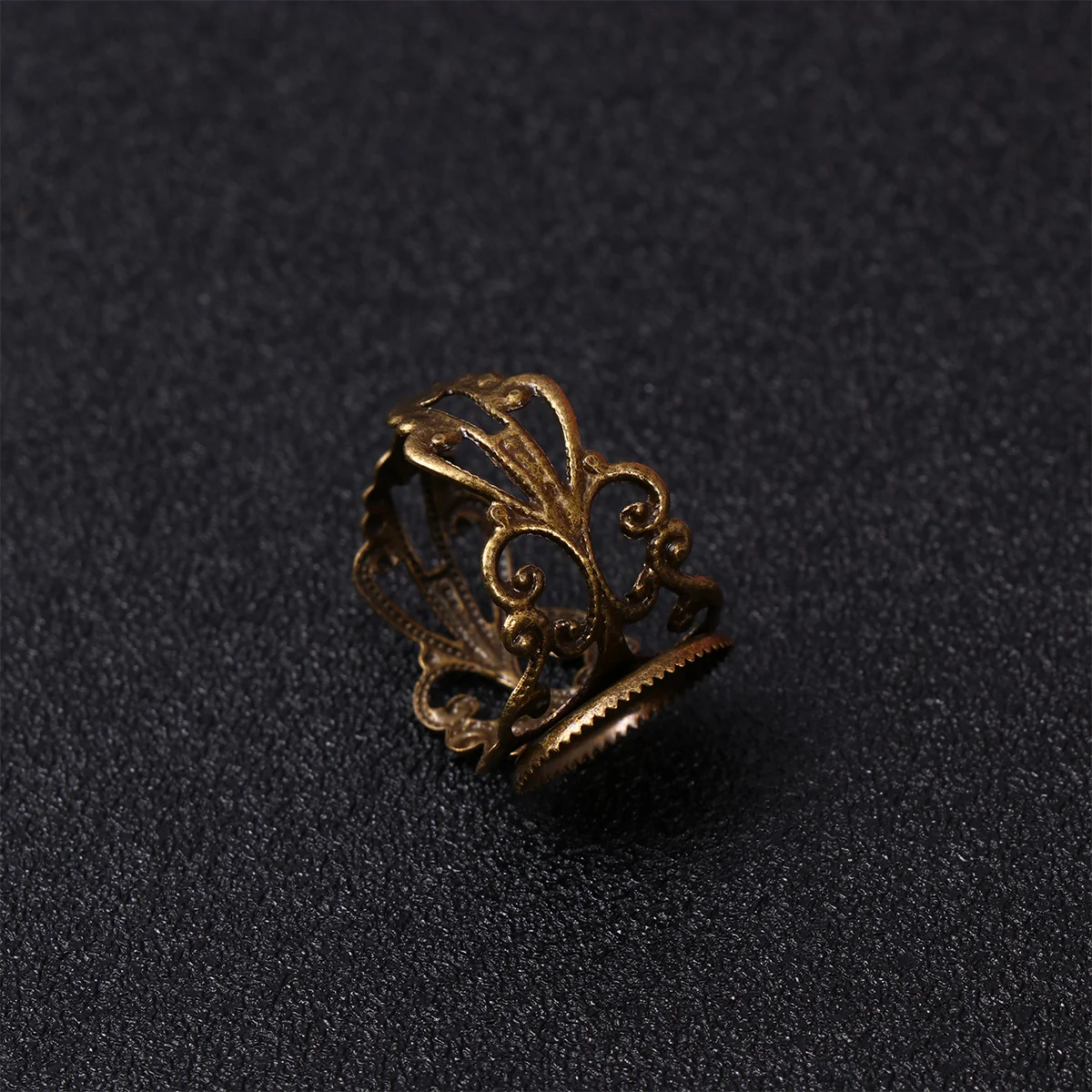 

10pcs 18X14Mm Flower Shape Ring Support Tray Retro Metal Jewelry Holder Earrings Storage Ornament Empty Ring Dish For Women