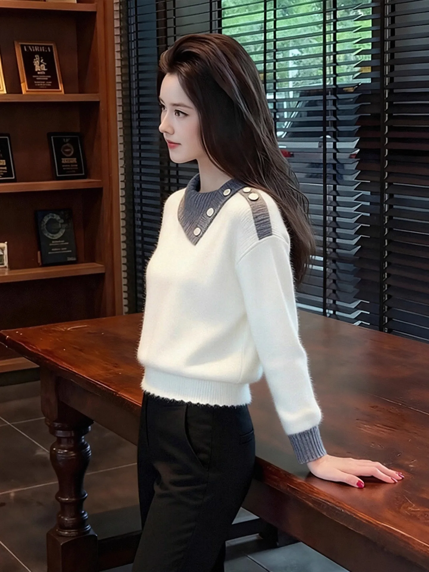 

White Spliced Flip-Collar Knitted Sweater Women's Loose Fit ort Sle Autumn Winter plus Size Comfortable Breathable Top