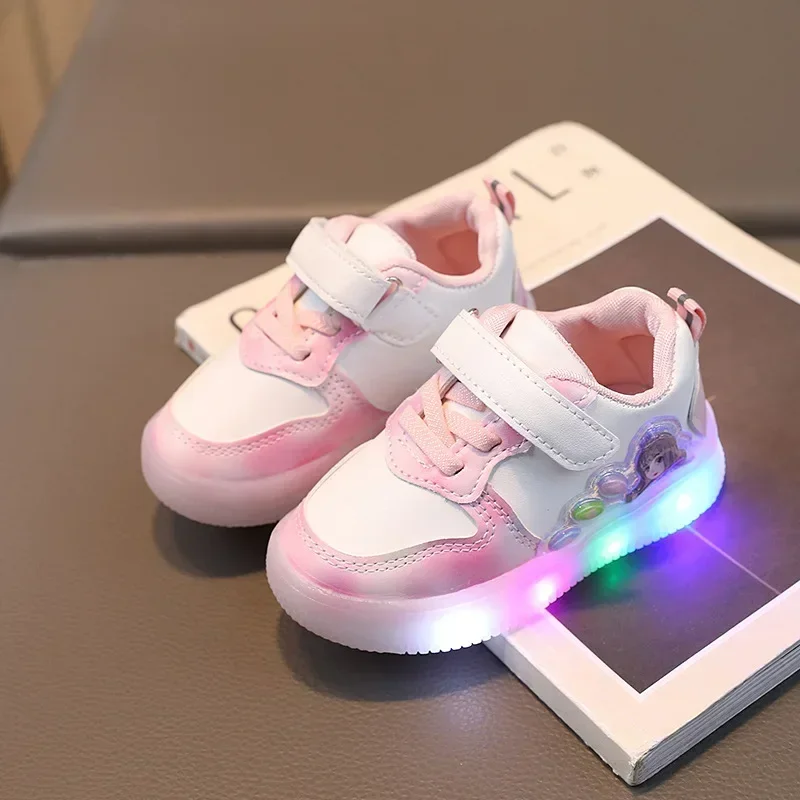 Sepatu Anak Musim Semi dan Gugur 2024, Model Kartun dengan Gesper Ajaib dan Lampu, Sepatu Anak Perempuan Lucu dan Kasual