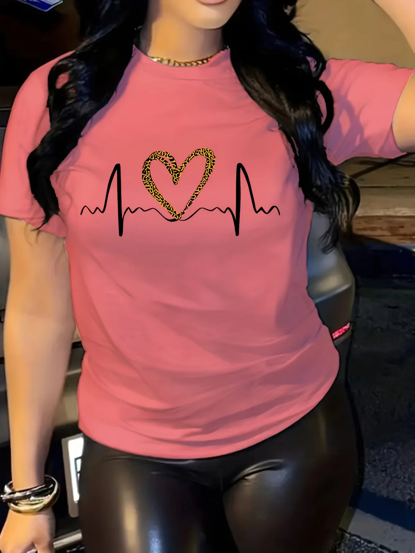 Summer women's fashionable and casual loose heart pattern printed round neck short sleeved comfortable T-shirt top