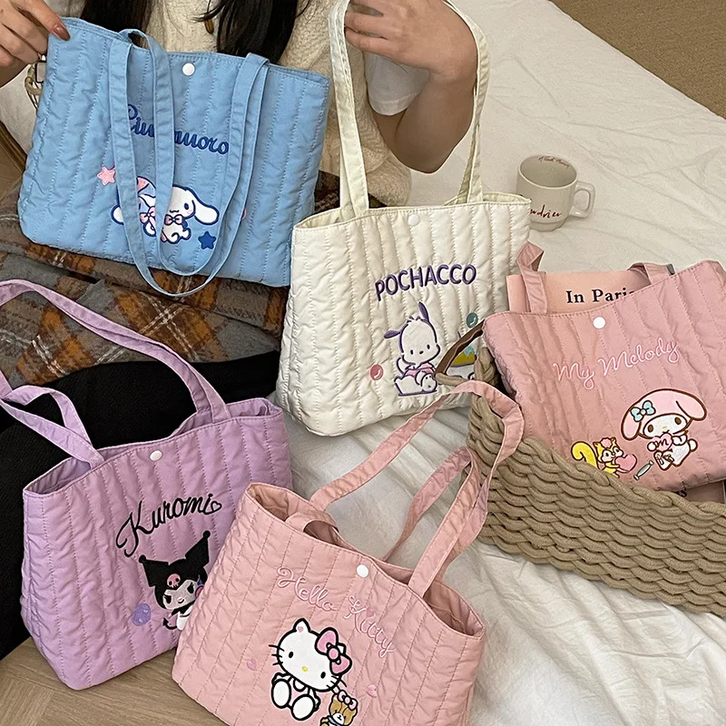 Sanrios encantador bolso de mano bordado de dibujos animados Pochacco Anime Cinnamoroll chica estudiante bolso de alta capacidad estudiante de dibujos animados Kawaii