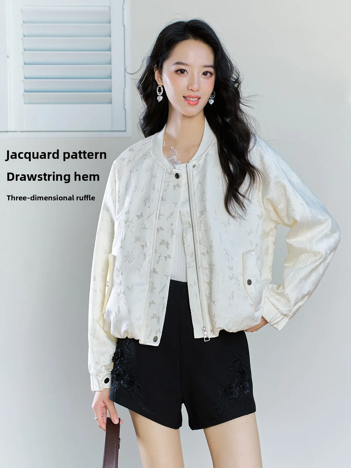 

Новая китайская текстурированная бейсбольная куртка-бомбер для женщин, верхняя одежда, осень 2025, модный пуловер из полиэфирного волокна, короткое пальто