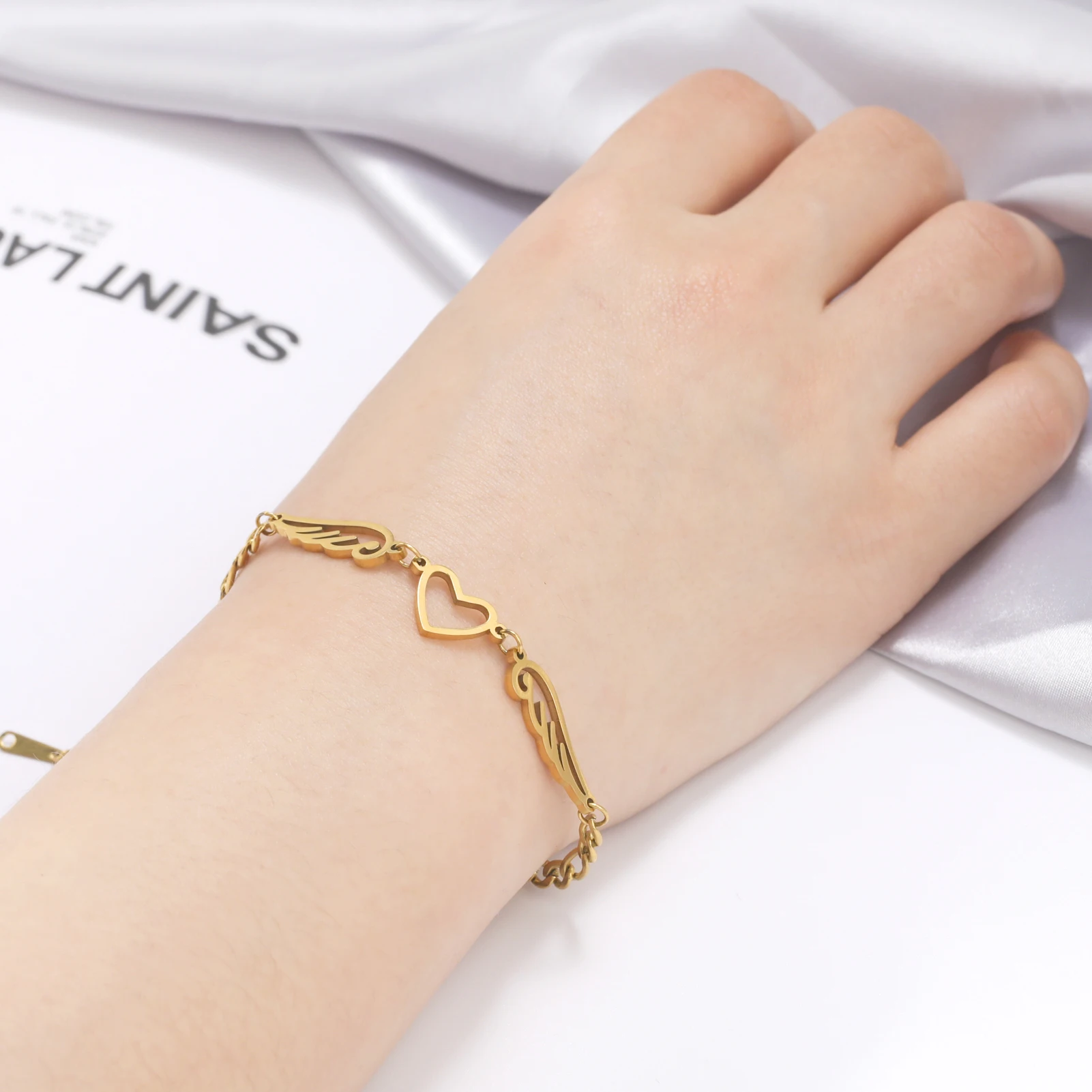 COOLTIME Herz Engelsflügel Armbänder für Frauen Edelstahl Goldene Farbe Hand Fußkette Charm Schmuck Geschenk – Detail 10