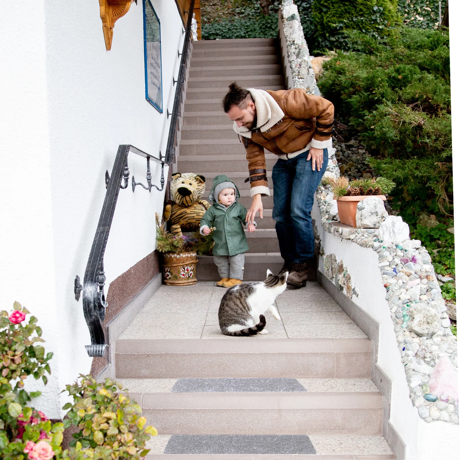 

2Pcs Non-Slip Stair Carpet Treads Self-Adhesive Non-Skid Safety Mats for Pets Indoor Outdoor Washable Step Rugs