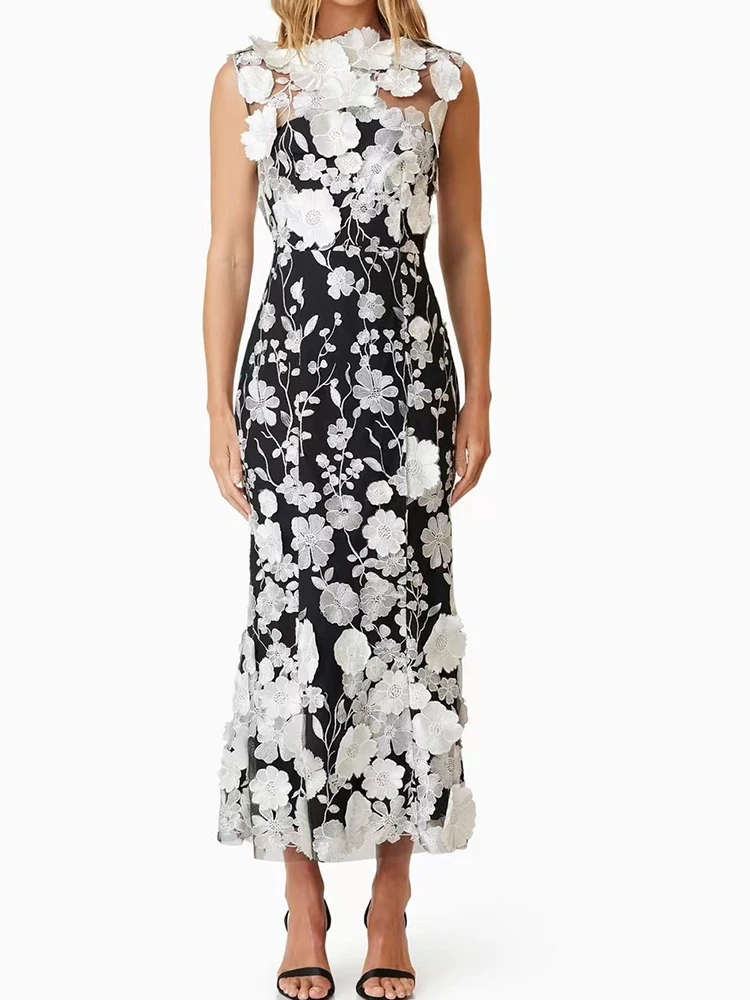 

Temperament flower stitching round neck sleeveless dress 2025 early spring new three-dimensional flower waist slim slim hip dres