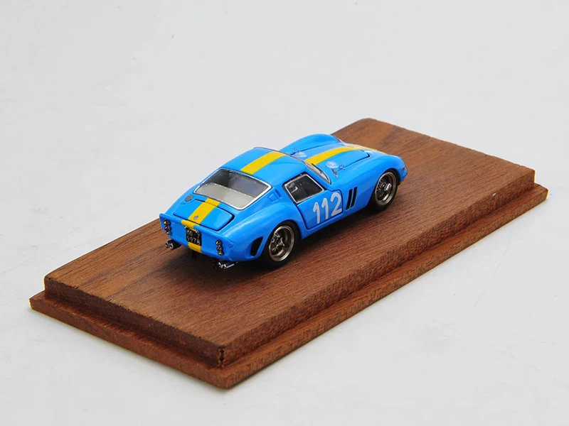 PGM 1/64 250 GTO #    Komplett geöffnete Aktien aus Druckguss in der Kollektion 2025, Modellauto im Geschenkskala