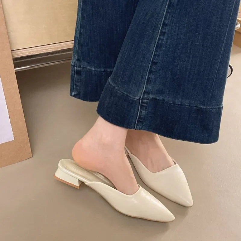 Spitze Zehenpartie, rückenfreie Mules für Damen – Modische Slip-Ons mit niedrigem Blockabsatz, elegante Büro-Slipper, bequeme Sandaletten – Detail 6