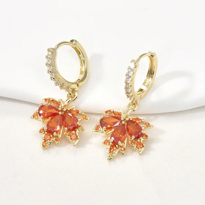 

Copper-plated 14k Gold Color-preserving Red Zircon Maple Leaf Pendant Pendant DIY Bracelet Necklace Ear Jewelry Accessories