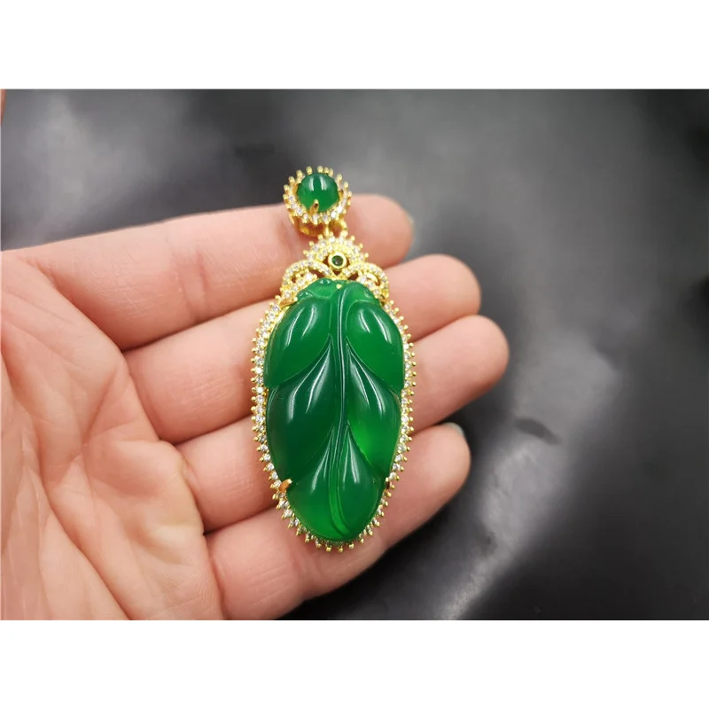 Vacuum Plating Inlaid Green Chalcedony Large LeafWhite Agateof the Rich Pendant