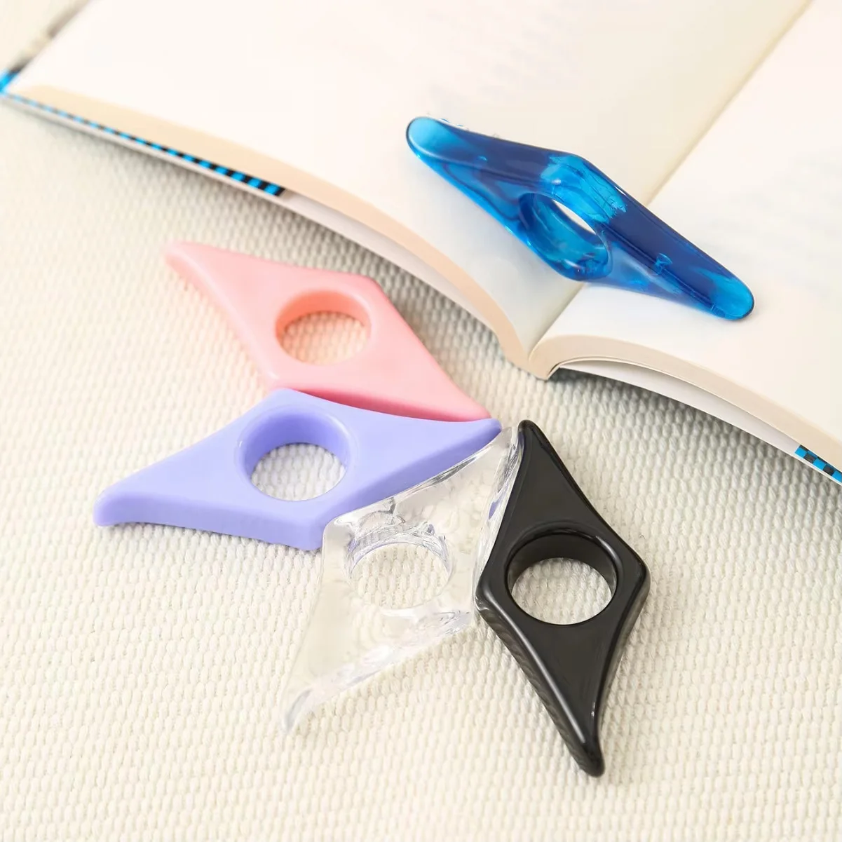 Acrylic Thumb Book Holder Press Book Reading Assistant Portable Page Marker Acrylic Thumb Book Holder
