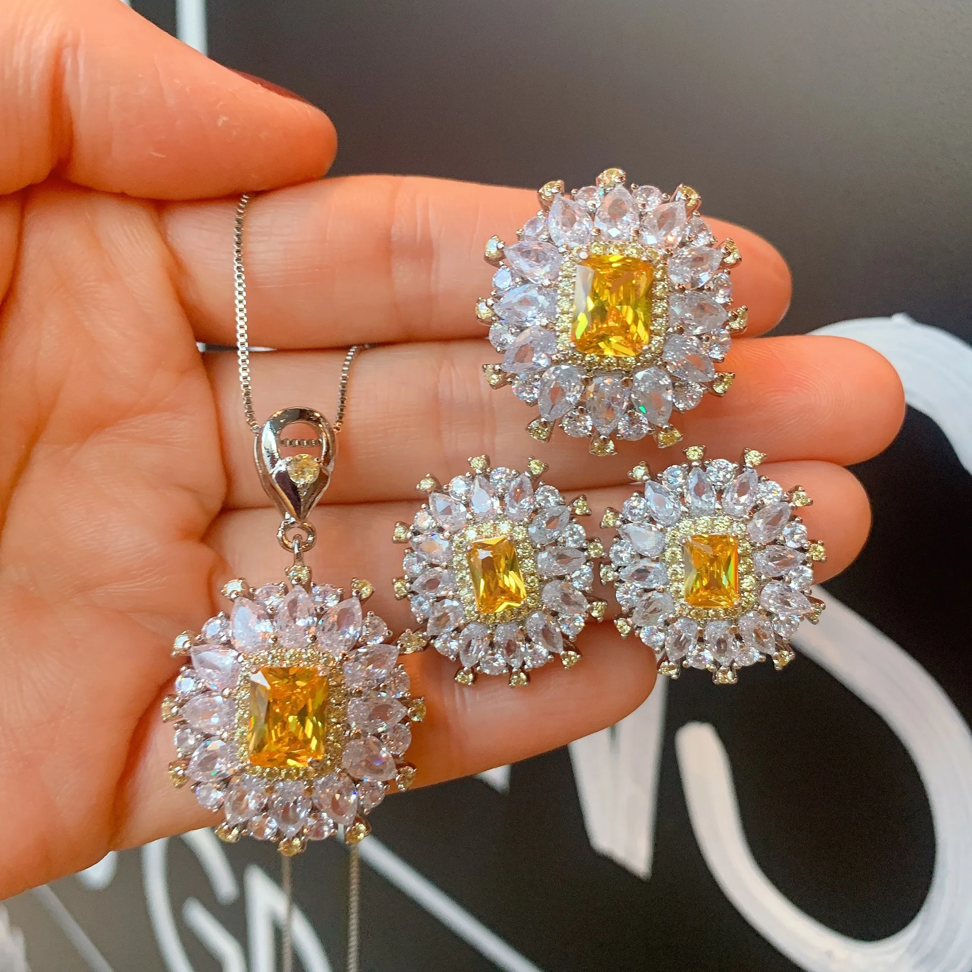 

Vintage Yellow Water Droplets Flower Crystal Women Earring Necklace Adjustable Ring Jewelry Bridesmaid Party Anniversary Gift