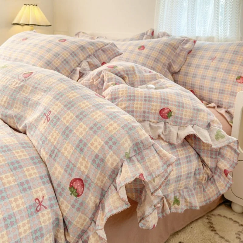 Gentle floral aerobic knitted cotton bed sheet with lace double layered yarn duvet cover, washed cotton bed sheet 3 piece set