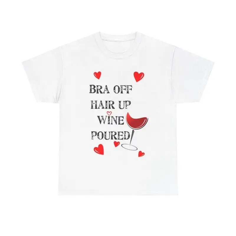 Camiseta bonita y divertida con sujetador fuera del vino, algodón pesado con corazones femeninos