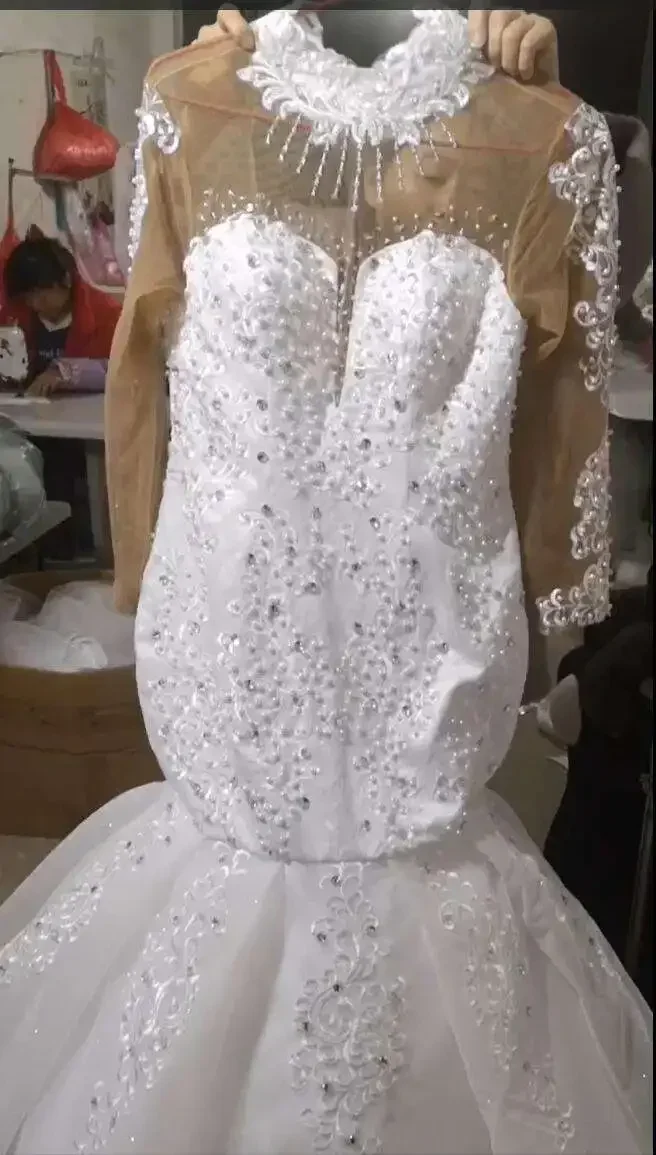 Suknie ślubne w stylu syreny, afrykańskie, skromne, szyte na miarę, z długim rękawem, zdobione kryształkami, z wysokim dekoltem, aplikacje z koronki.