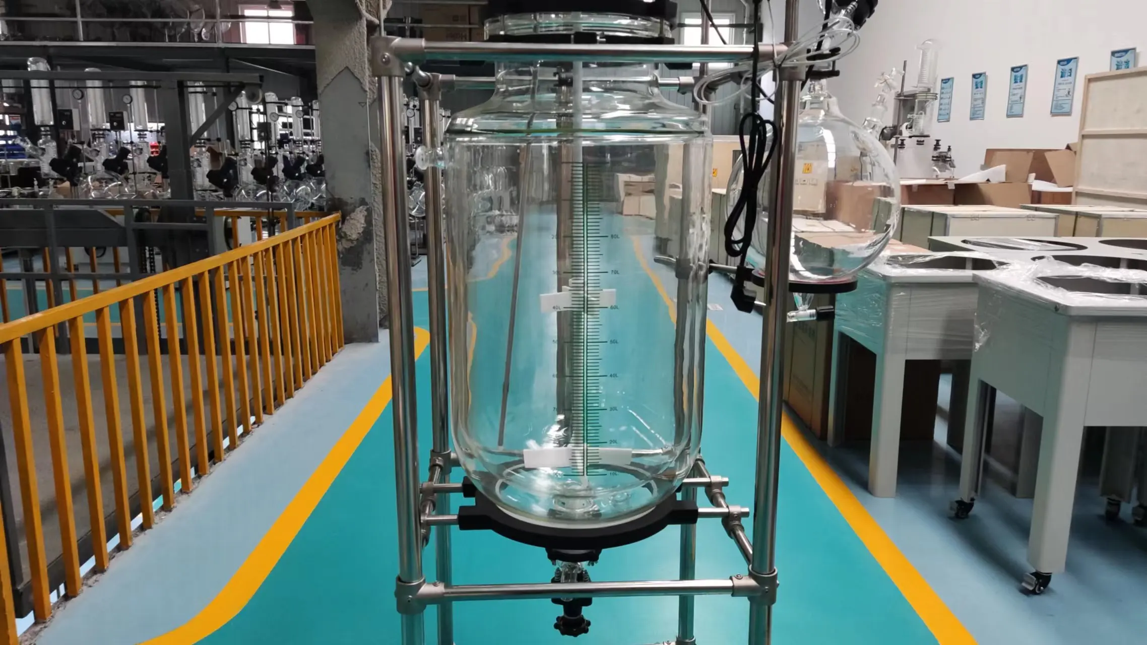 10L 20L 30L 50L 100L 150L 200L 250L Industrial Chemical Jacketed Glass Reactor for Mixing Distillation 200 L