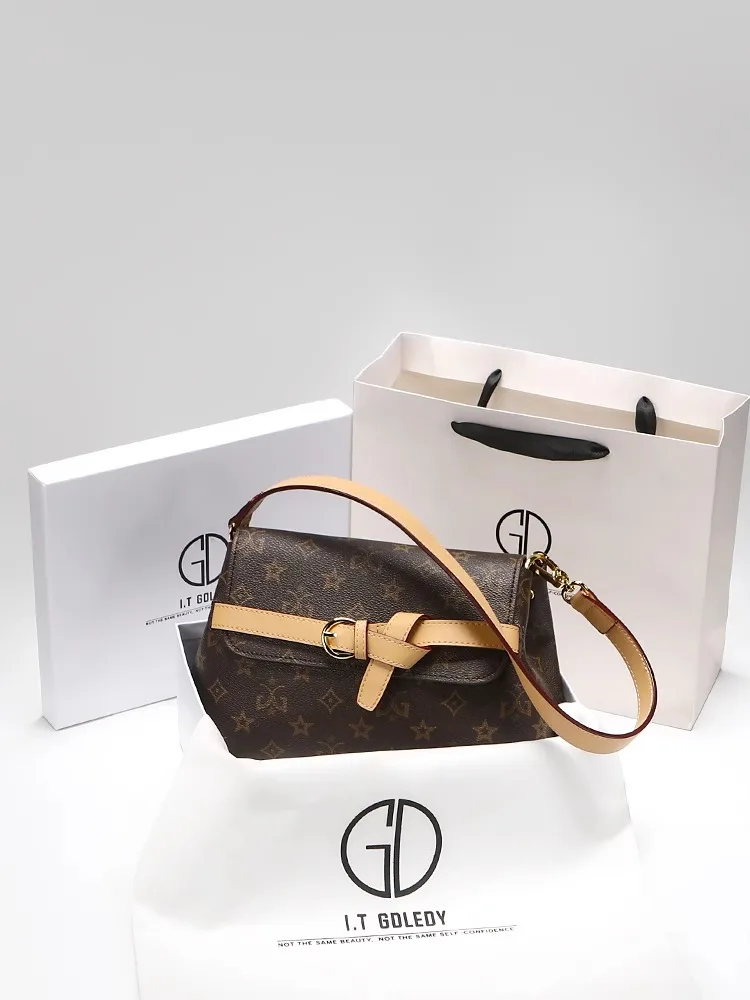 

Genuine Leather and Luxury Square Bag with Charming Decoration Retro Printing Women Popular and Versatile Handheld Crossbody Bag