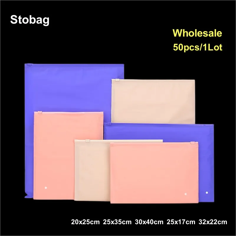 StoBag 50 pezzi all\'ingrosso colore smerigliato opaco vestiti imballaggio sacchetti con cerniera chiusura lampo colore plastica spedizione sacchetti