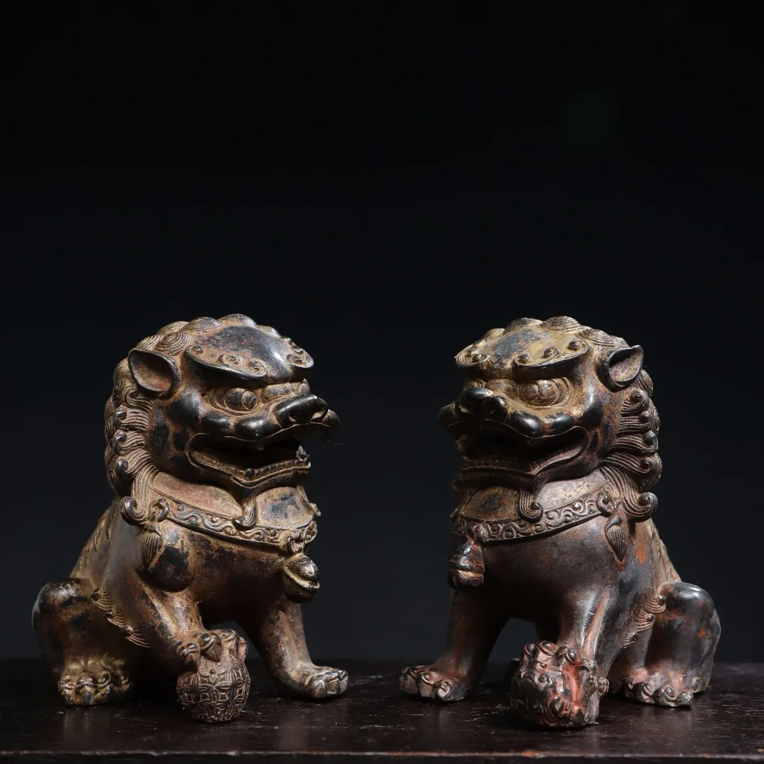 

A Pair Of Finely Crafted and Aesthetically Pleasing Lion Sculptures in Pure Copper are Worth Collecting as Home Crafts