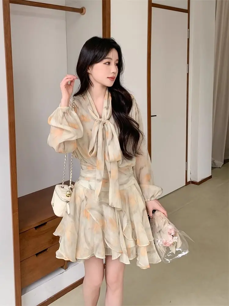 부드러운 롱 슬리브 V넥 버블 슬리브 쉬폰 플로럴 여성 여름 신상 허리 조임 비대칭 스커트